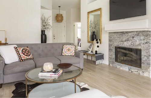 Greenacres Casa | Stunning Modern Oasis with Pool + Fire Pit - Your Ultimate VRBO Getaway