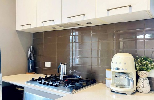 Ashgrove Casa | Stunning, Modern Two Level Townhome! Inner Cityclose to Everything!
