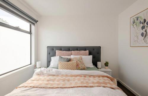 Footscray Casa | Stunning, modern, two-story detached townhouse