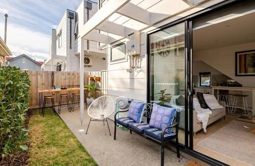 Footscray Casa | Stunning, modern, two-story detached townhouse