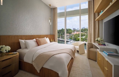 17th Street Causeway Hotel | Stunning Modern Marina-View Room w/Balcony Ideal for Relaxation + Adventure