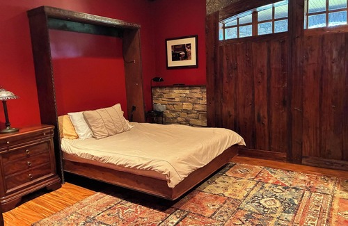 Pleasant Valley Cabina | Stunning Modern Artistically Crafted Lodge. 50 pristine acres with 9ac pond/pool