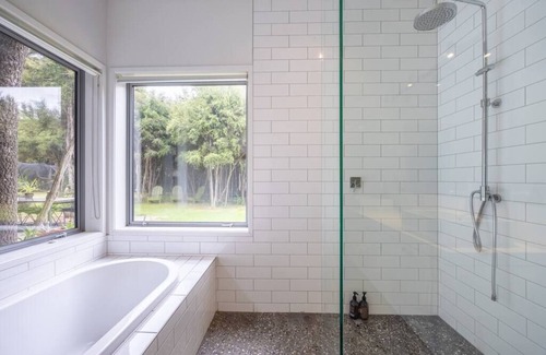 Albert Town Casa | Stunning Mount Iron views in a private and secluded area
