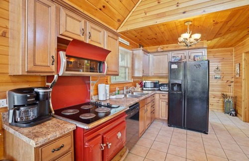 Hemlock Hills Apartamento | Stunning Mountain Cabin w Hot tub