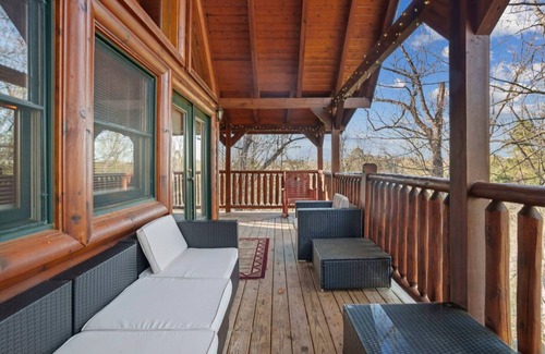 Hemlock Hills Apartamento | Stunning Mountain Cabin w Hot tub