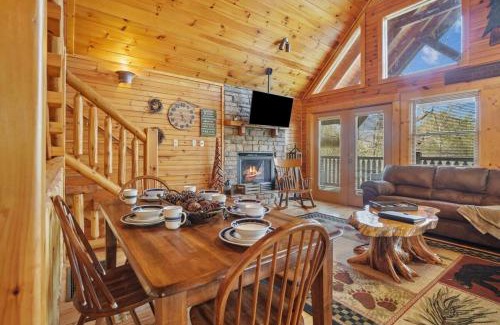 Hemlock Hills Casa | Stunning Mountain Cabin w Hot tub