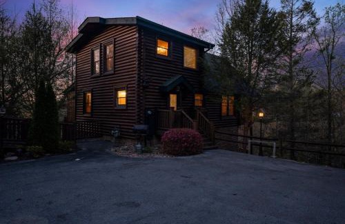 Hemlock Hills Casa | Stunning Mountain Cabin w Hot tub