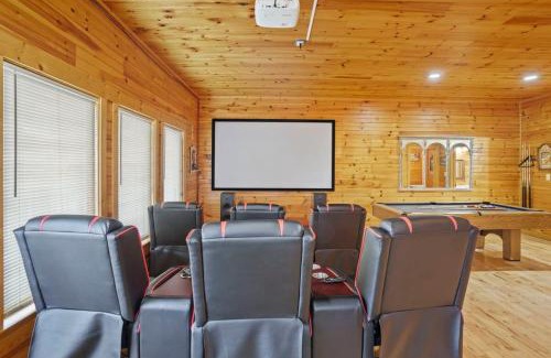 Hemlock Hills Casa | Stunning Mountain Cabin w Hot tub