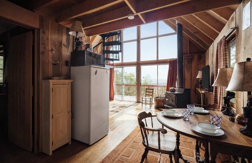 Paw Paw Cabina | Stunning Mountain Views w/Deck & Grill on 5 Acres!