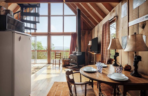 Paw Paw Cabina | Stunning Mountain Views w/Deck & Grill on 5 Acres!