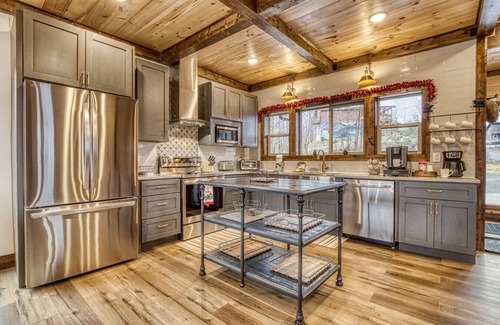 Chalet Village North Cabina | Stunning Mountain Views Brand New Cabin