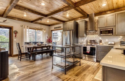 Chalet Village North Cabina | Stunning Mountain Views Brand New Cabin