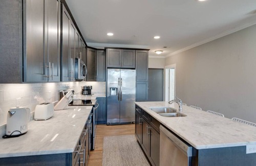The Nations Apartamento | Stunning Nations Condo Minutes from Broadway