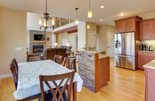 Nebo Casa | Stunning Nebo Lake House w/ Deck & Views!