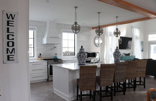 Montego Bay Casa | Impresionante 3 dormitorios 3800 pies cuadrados recién construido 2019 Bayside Steps de la playa