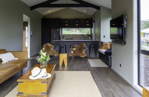 Richmond Cabaña | Stunning new architectural tree-house in Richmond, Nelson