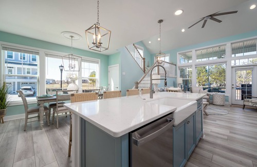 Bayside Casa | Stunning New Beach House in Bayside, 2 Master Suites, Fast WiFi, Turn Key!