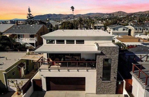 Pierpont Bay Casa | Stunning New Construction Steps From The Beach