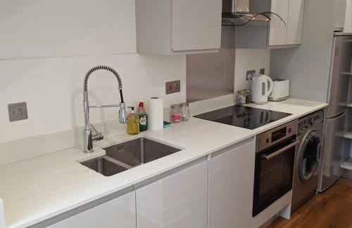 College Park and Old Oak Apartamento | Stunning New Flat, 20 Minutes to Bond Street!