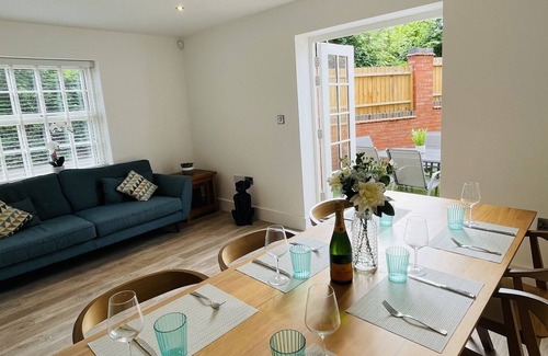 Warwick Casa | Stunning New Townhouse in Heart of Warwick