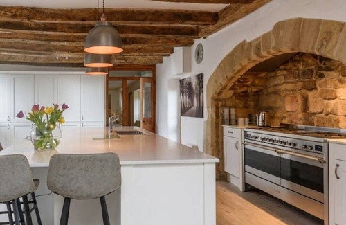 Ovingham Casa | Stunning Northumberland 10 Bed House with Hot Tub