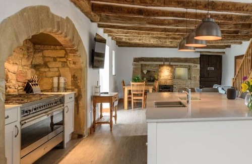 Ovingham Casa | Stunning Northumberland 10 Bed House with Hot Tub