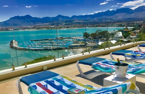 Mountainside Apartamento | Stunning ocean and harbour views with Private pool