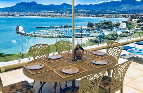Mountainside Apartamento | Stunning ocean and harbour views with Private pool