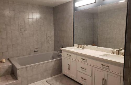 North Wildwood Casa | Stunning Ocean-Front Penthouse 1800sf 3BR 2BA 7Bed at Regency Tower