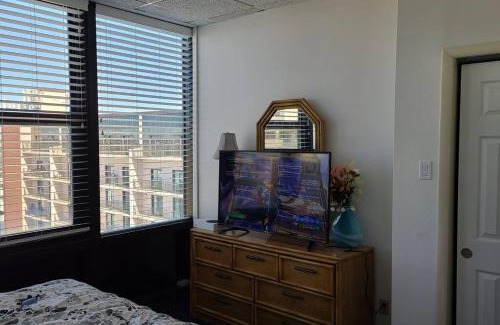 North Wildwood Casa | Stunning Ocean-Front Penthouse 1800sf 3BR 2BA 7Bed at Regency Tower