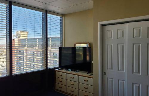 North Wildwood Casa | Stunning Ocean-Front Penthouse 1800sf 3BR 2BA 7Bed at Regency Tower