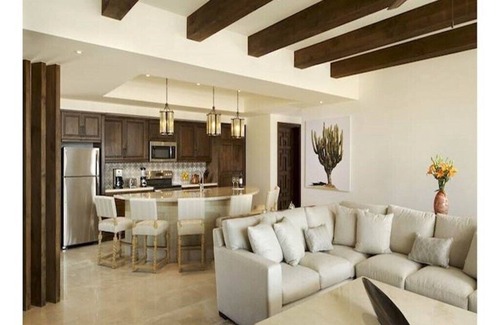 Los Cangrejos II y III Complejo | Stunning Ocean View Penthouse with golf access