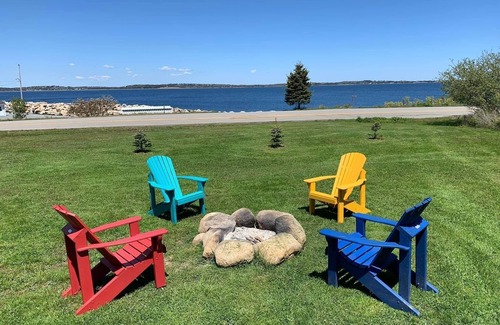 Feltzen South Casa | Stunning Ocean Views - Home on Lunenburg Bay