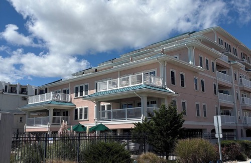 Wildwood Crest Condominio | Impresionante condominio frente al mar. 4BR, + Den, Vistas a la playa TODAS las ventanas, 2200sqft 2 disfrutar