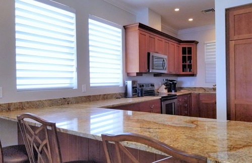 George Town Condominio | Stunning Oceanfront View/Spacious Condo--beside FIN, near Beach & Town