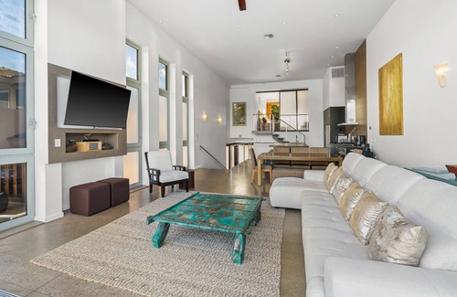 Lihue Apartamento | Stunning Oceanfront Penthouse, 14' ft Ceilings and Wall-to-Wall Glass Slider.