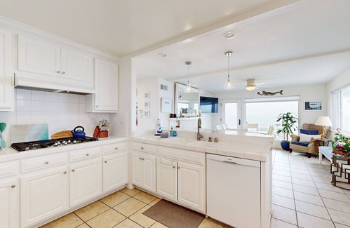 Mussel Shoals Casa | Stunning oceanfront view in every room, steps to beach, 15 mins to Santa Barbara