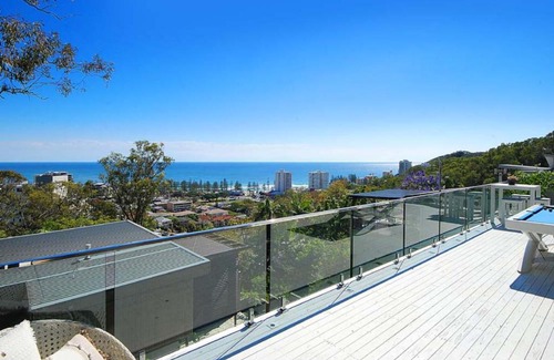 Burleigh Heads Casa | Stunning Oceanview Retreat Between Beach and Bush