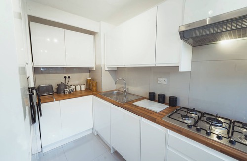 St. Mary's Park Apartamento | Stunning one bed apartment over looking Battersea Park with balcony.