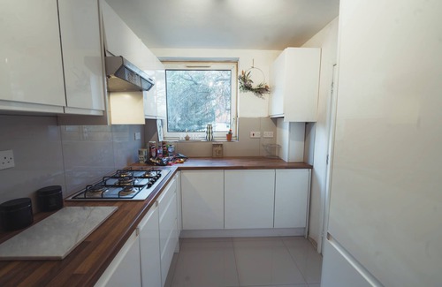 St. Mary's Park Apartamento | Stunning one bed apartment over looking Battersea Park with balcony.