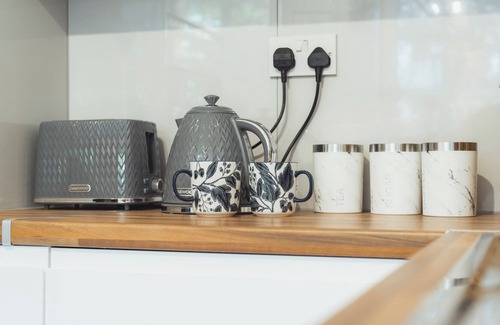 St. Mary's Park Apartamento | Stunning one bed apartment over looking Battersea Park with balcony.
