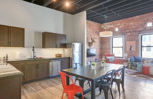 Detroit Casa | Stunning One Of A Kind 6 BDRM Loft Sleeps 15