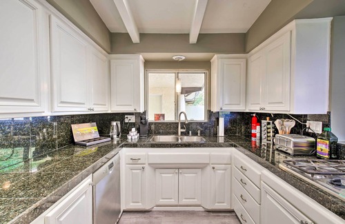 Rancho Palos Verdes Casa | Stunning Palos Verdes Escape: Pool, Fire Pit!
