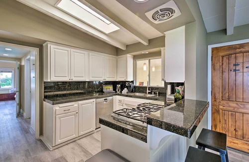 Rancho Palos Verdes Casa | Stunning Palos Verdes Escape: Pool, Fire Pit!