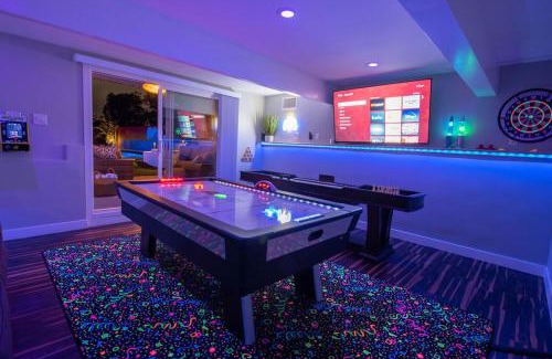 Point Loma Heights Casa | Stunning Paradise Villa: Pool–Game Room–WOW
