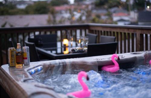 Point Loma Heights Casa | Stunning Paradise Villa: Pool–Game Room–WOW