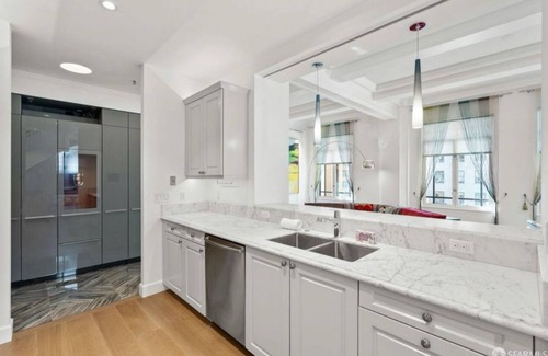 Chinatown Condominio | Stunning Penthouse Condo in Iconic Building - Heart of SF Financial District, AC