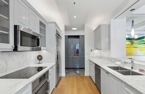 Chinatown Condominio | Stunning Penthouse Condo in Iconic Building - Heart of SF Financial District, AC
