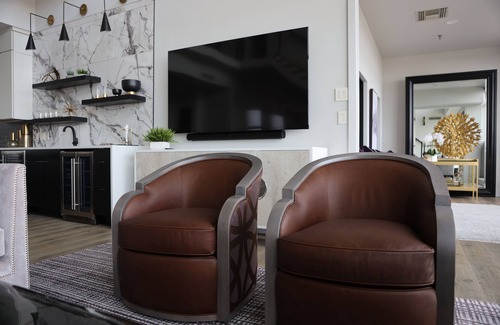 High Point Casa | Stunning Penthouse Located in Historic Market Square 15-A