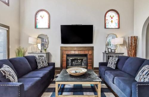 West Plaza Casa | Stunning Plaza Home-Location Unbeatable-New Remodel